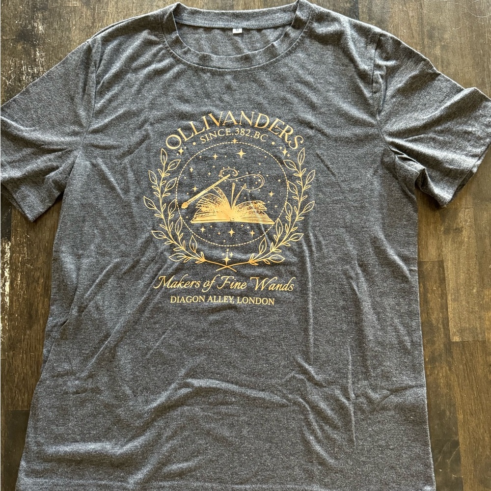 Harry Potter Ollivanders Grey Tee, M